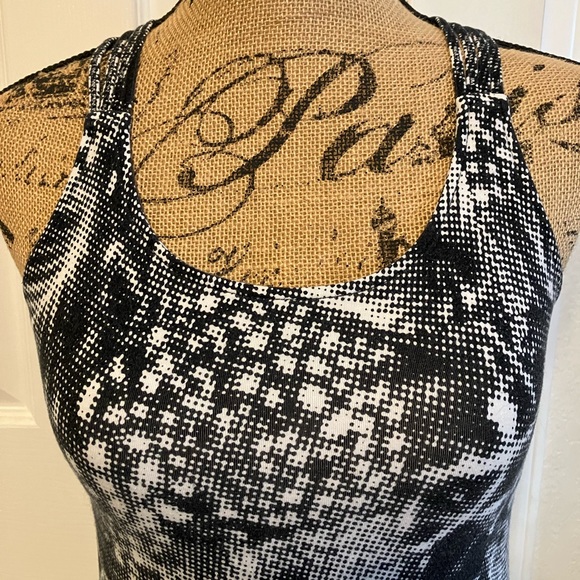 Calvin Klein floral pixelated print b&w strappy sports workout shelf bra tank S - Picture 2 of 15